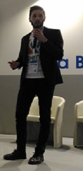 La start up che riscopre l'emozione delle cartoline unendole al digitale. L'intervista al ceo Andrea Gambini_ appPem